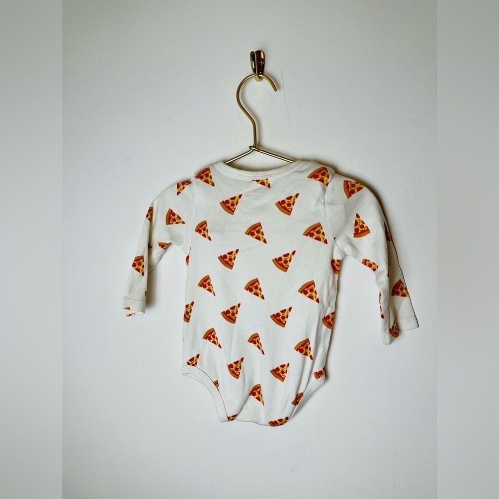 Monica and Andy Pizza Onesie 6-9 months - Picture 4 of 6